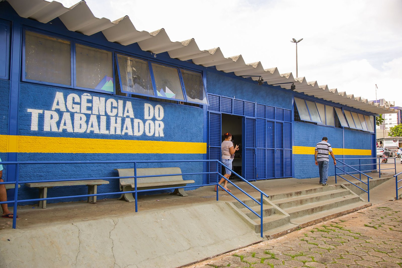 Agências do trabalhador têm mais de mil vagas abertas nesta quinta-feira (21)