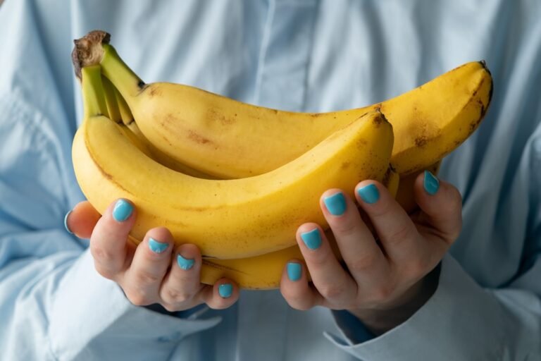 Descubra se colocar “banana na comida” é uma prática saudável