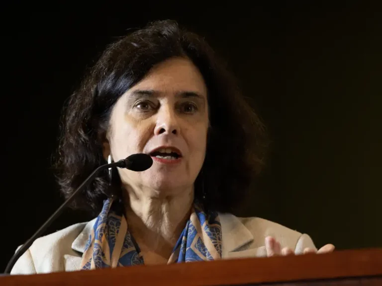 Nísia Trindade elogia manutenção do piso para a Saúde: 'Justiça tributária'