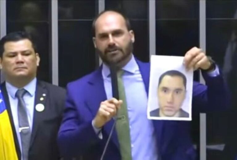 PF diz que Eduardo Bolsonaro cometeu injúria contra delegado
