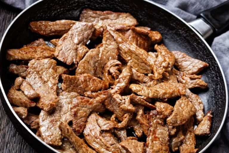 Tiras de carne com creme de alho: aprenda receita do aperitivo fácil Tiras de carne com creme de alho: aprenda receita do aperitivo fácil
