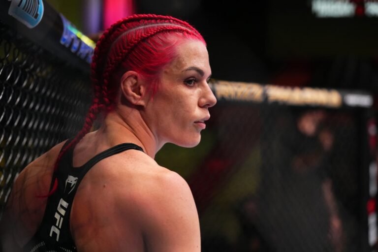 UFC: lutadora brasileira reclama de golpes sofridos na região anal UFC: lutadora brasileira reclama de golpes sofridos na região anal