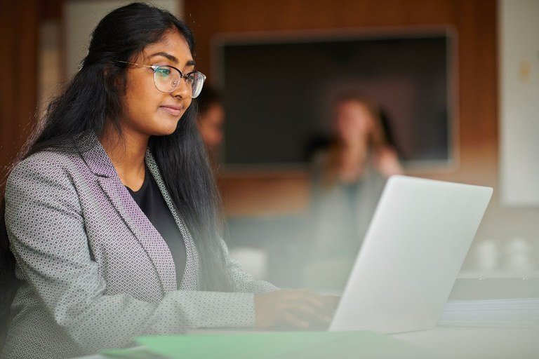 Aprendizagem profissional bate recorde: mais de 647 mil jovens no mercado de trabalho