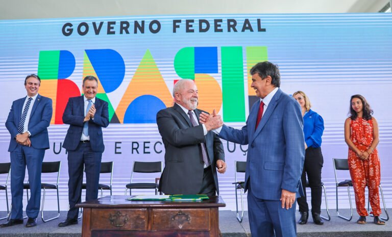 Bolsa Família amplia alcance em 2024 sem gastar mais que no ano anterior Bolsa Família amplia alcance em 2024 sem gastar mais que no ano anterior