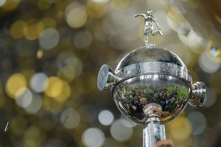 Brasília pode sediar final da Libertadores, diz presidente da Conmebol
