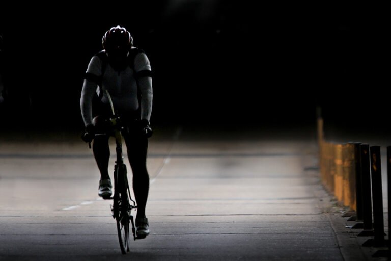 Ciclista de 53 anos é atropelado e morto por carro no DF Ciclista de 53 anos é atropelado e morto por carro no DF
