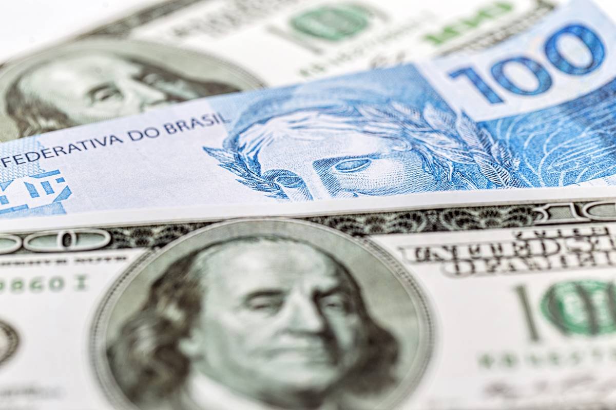 Com dólar sem trégua, BC programa leilão extraordinário de US$ 3 bi