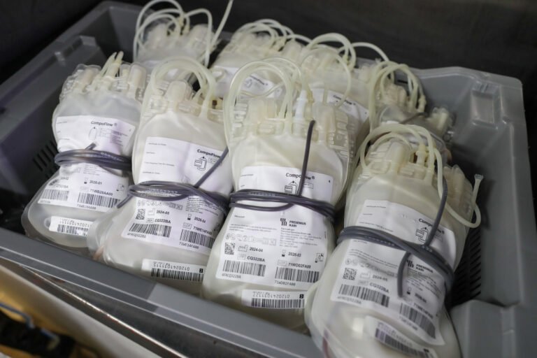 Com estoque crítico, Hemocentro de Brasília oferece senhas preferenciais para doadores A negativo Com estoque crítico, Hemocentro de Brasília oferece senhas preferenciais para doadores A negativo