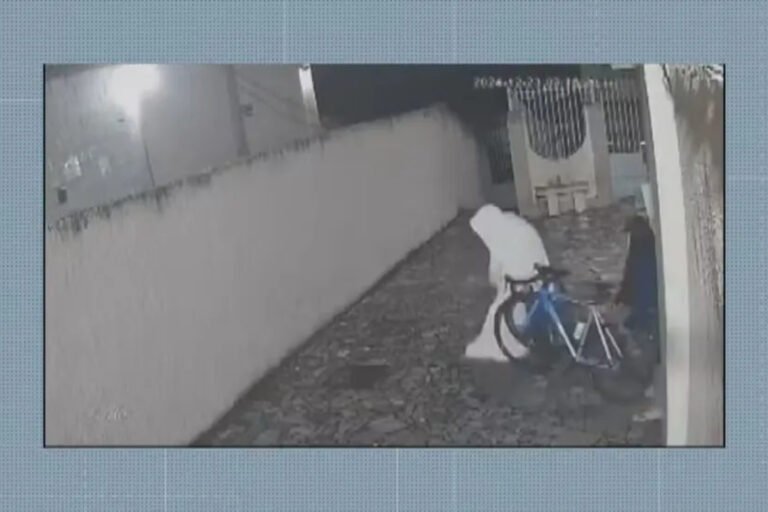 “Ladrão-fantasma” usa lençol para se esconder em furto de bicicletas “Ladrão-fantasma” usa lençol para se esconder em furto de bicicletas