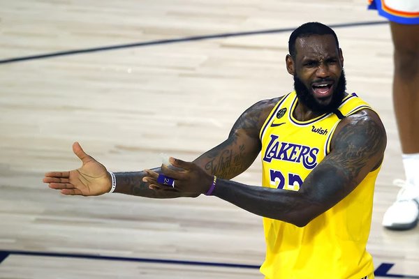 LeBron James comemora 40 com recordes e títulos na NBA; relembre