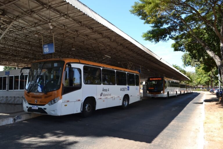 Linhas de ônibus na Colônia Agrícola Samambaia terão itinerário novo Linhas de ônibus na Colônia Agrícola Samambaia terão itinerário novo