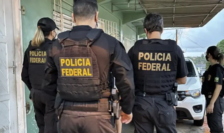 Lula sanciona lei que estabelece regras e punições para policiais federais e civis do DF Lula sanciona lei que estabelece regras e punições para policiais federais e civis do DF