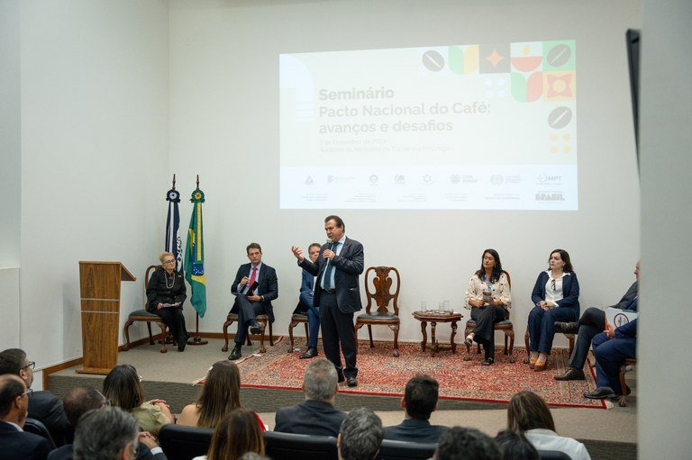MTE discute avanços, desafios e ações para melhorar as condições de trabalho na cafeicultura brasileira MTE discute avanços, desafios e ações para melhorar as condições de trabalho na cafeicultura brasileira