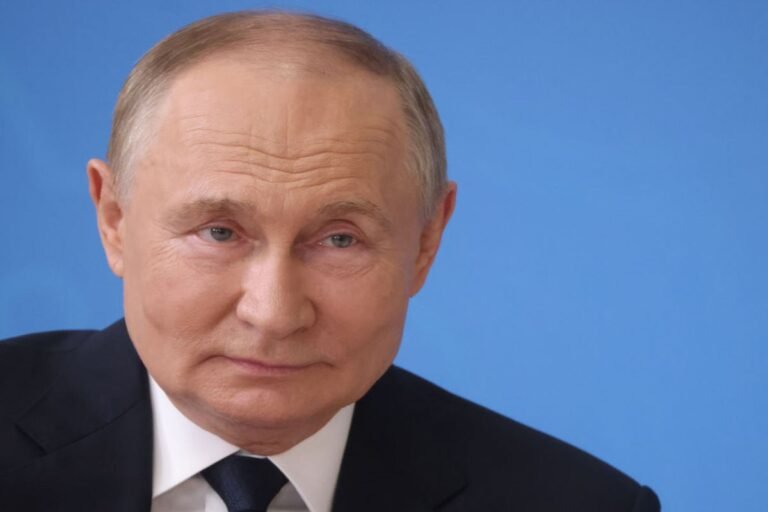 Putin sobe o tom e propõe “duelo” de mísseis entre Rússia e EUA Putin sobe o tom e propõe “duelo” de mísseis entre Rússia e EUA