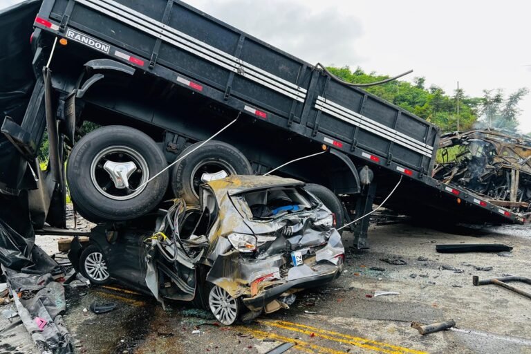 Tragédia na BR-116: o que se sabe sobre o acidente que matou 39 em MG Tragédia na BR-116: o que se sabe sobre o acidente que matou 39 em MG