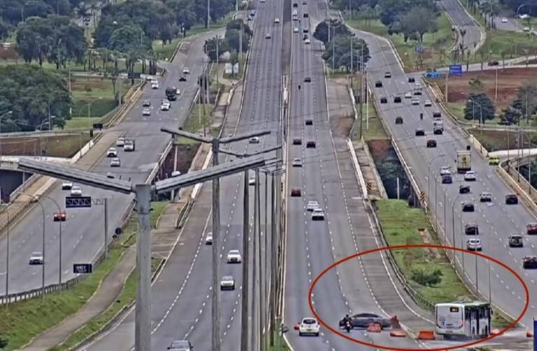 Vídeo: ônibus fecha carro e causa acidente próximo à Ponte do Bragueto Vídeo: ônibus fecha carro e causa acidente próximo à Ponte do Bragueto