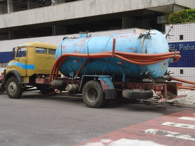 Definidas diretrizes para a atuação dos caminhões limpa-fossa no DF