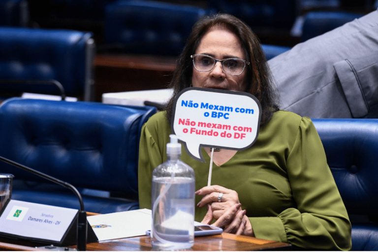 Atuação da senadora Damares garante mudanças em PL que poderia prejudicar parte das pessoas com deficiência Atuação da senadora Damares garante mudanças em PL que poderia prejudicar parte das pessoas com deficiência