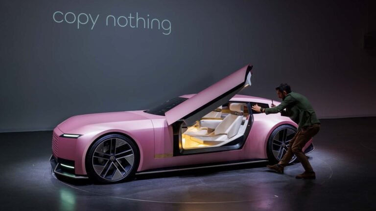 “Nossos clientes não compram motores, compram design”, diz CEO da Jaguar “Nossos clientes não compram motores, compram design”, diz CEO da Jaguar