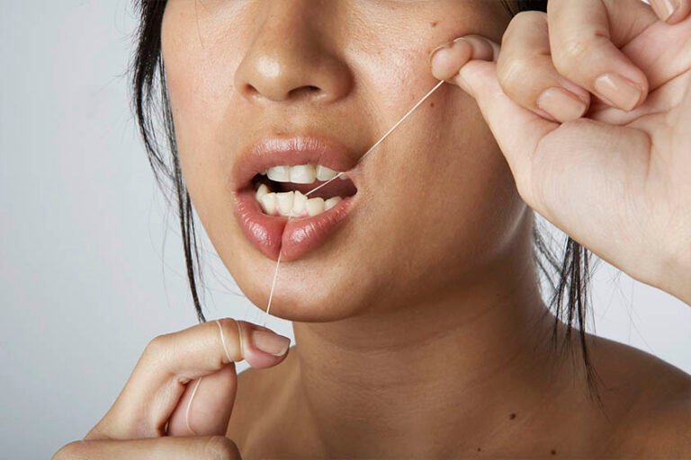 Pesquisa mostra que uso de fio dental pode reduzir risco de ter AVC Pesquisa mostra que uso de fio dental pode reduzir risco de ter AVC