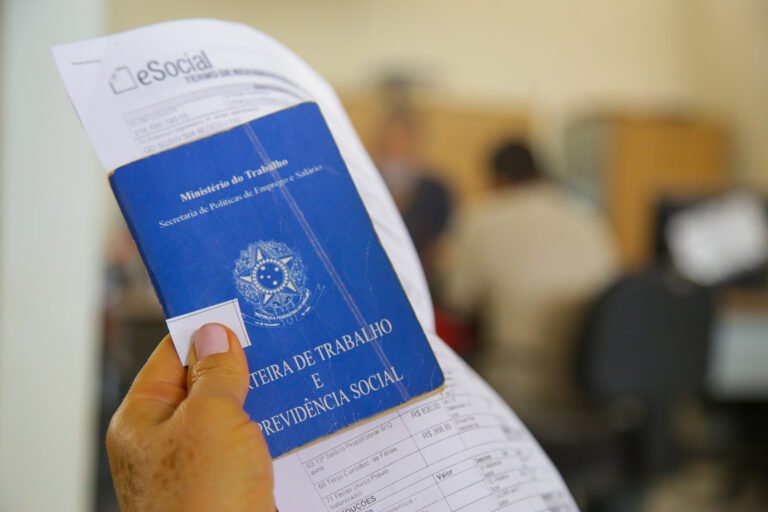Agências do trabalhador têm 563 vagas e salários de até R$ 6 mil nesta sexta (24) Agências do trabalhador têm 563 vagas e salários de até R$ 6 mil nesta sexta (24)