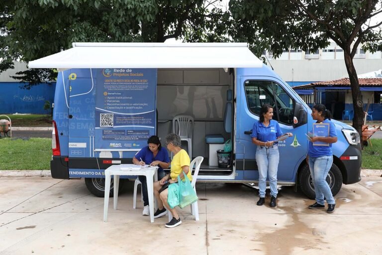 Atendimento em Movimento leva serviços e orientações à população do Cruzeiro Atendimento em Movimento leva serviços e orientações à população do Cruzeiro
