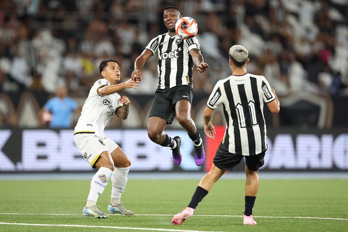 Carioca: com pênalti perdido, Botafogo é derrotado pelo Volta Redonda