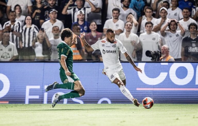 Clássico da Saudade: Palmeiras bate Santos com gol nos acréscimos Clássico da Saudade: Palmeiras bate Santos com gol nos acréscimos