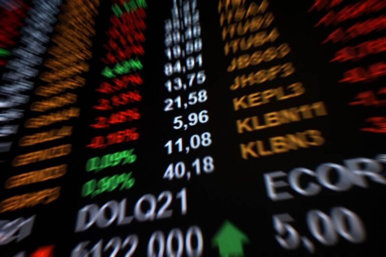 Dólar sobe e Bolsa cai após anúncio de manutenção de juros nos EUA Dólar sobe e Bolsa cai após anúncio de manutenção de juros nos EUA