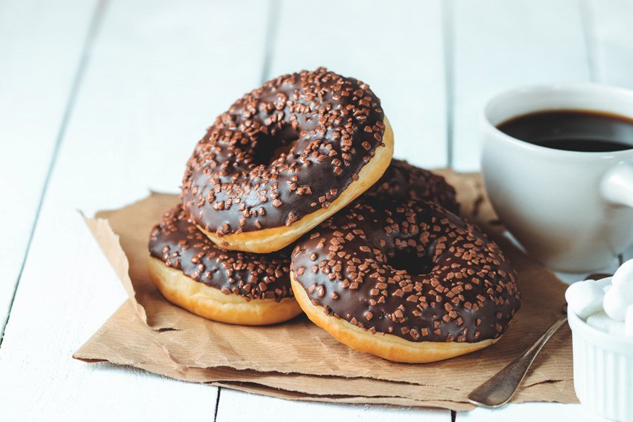 Donuts com chocolate: aprenda receita para preparar com as crianças