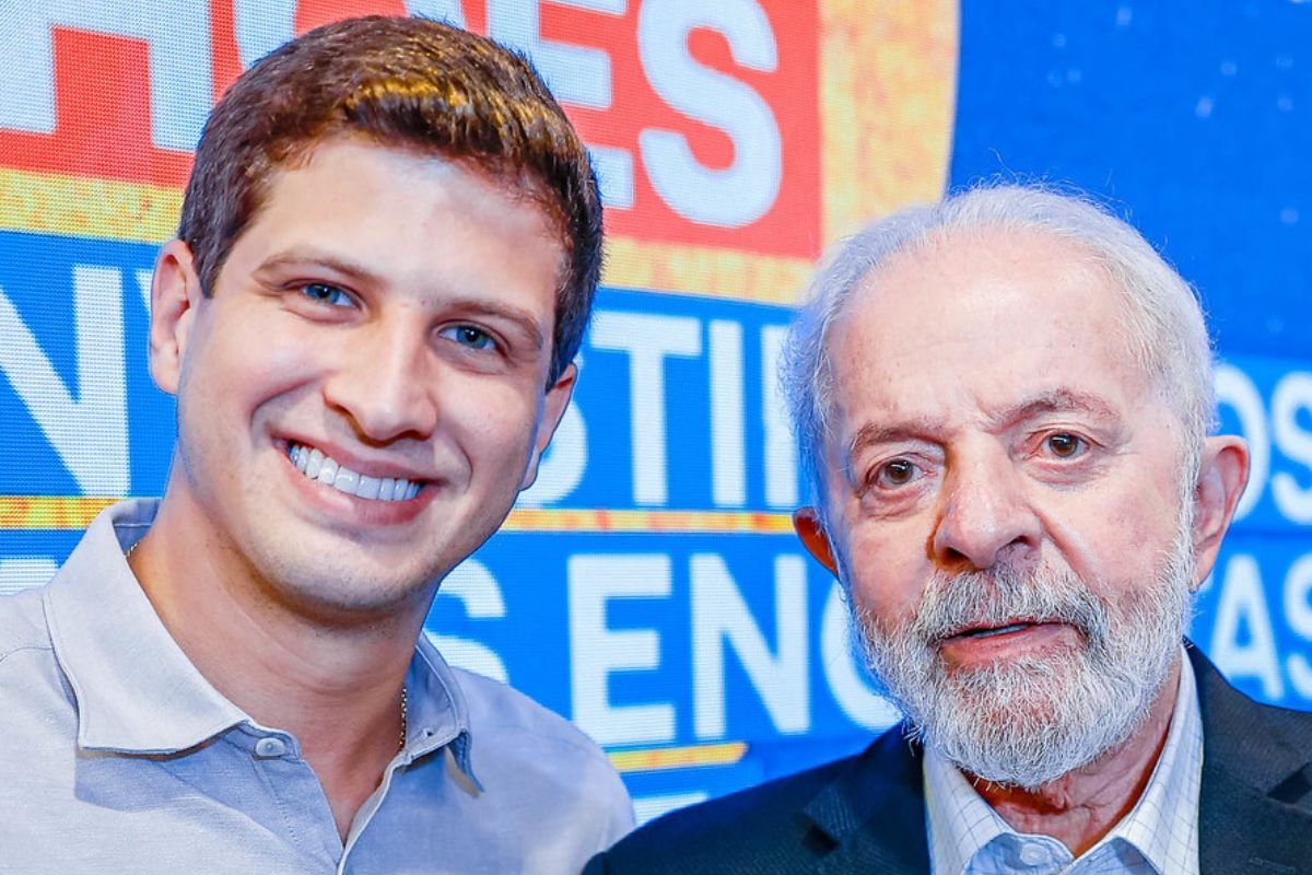 Em meio a sondagens da Secom, Lula reúne-se com João Campos