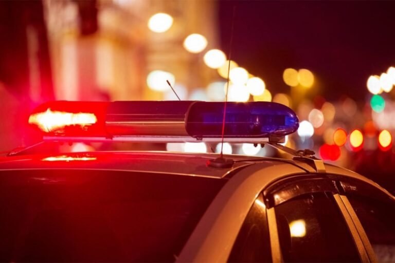 Homem morre após ser dopado, amarrado e incendiado pela namorada Homem morre após ser dopado, amarrado e incendiado pela namorada