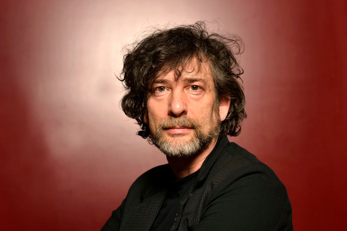 Quem é Neil Gaiman, escritor e roteirista acusado de abuso sexual