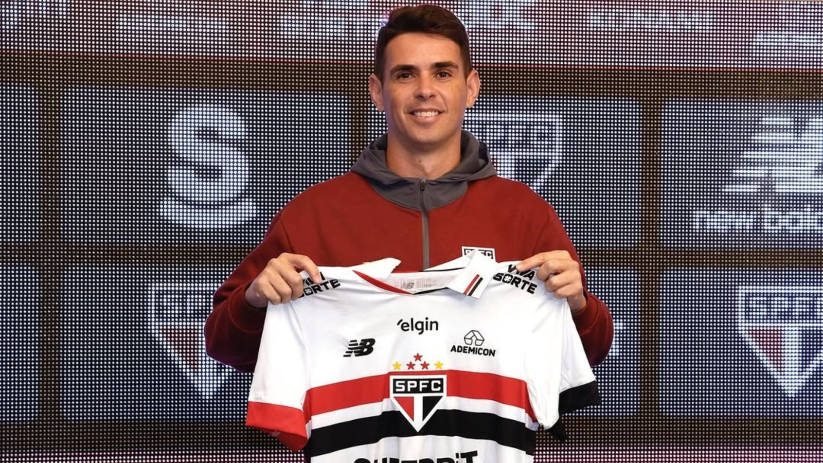 Sem mágoas pelo passado, Oscar é apresentado no São Paulo