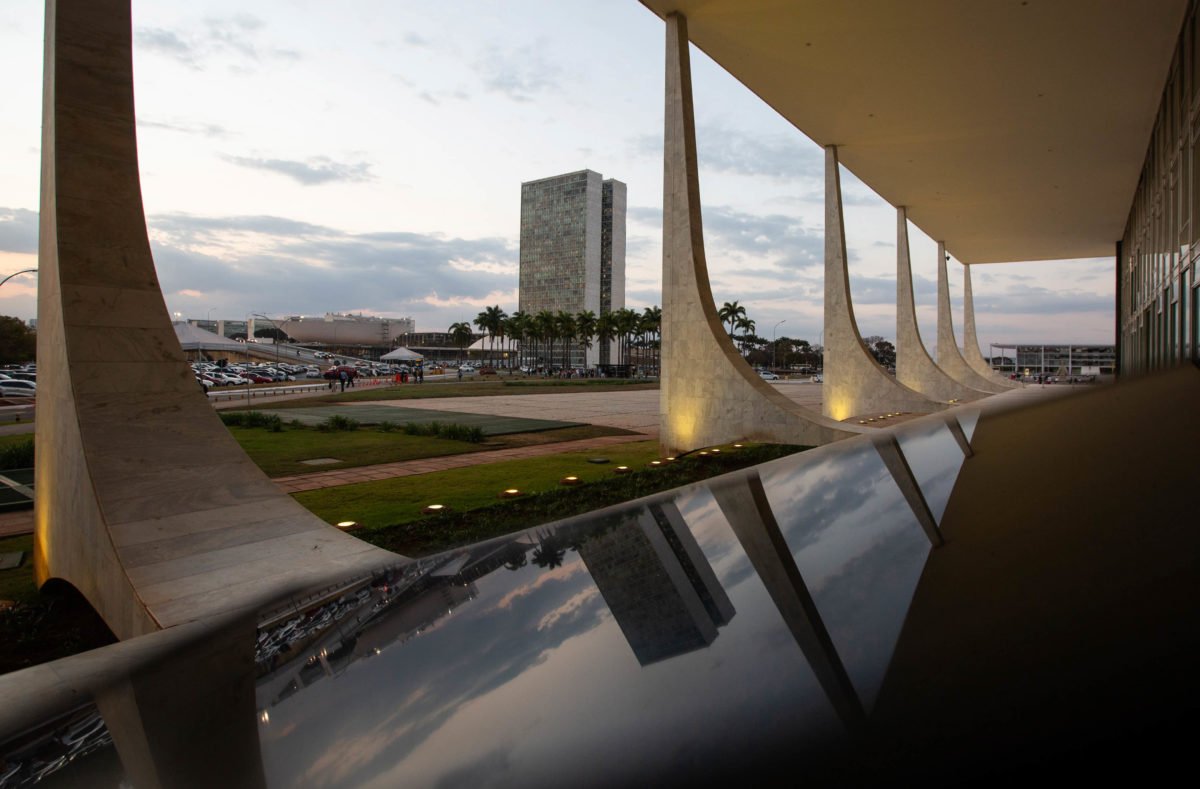 Tensão em torno de emendas faz Poderes fecharem ano em conflito