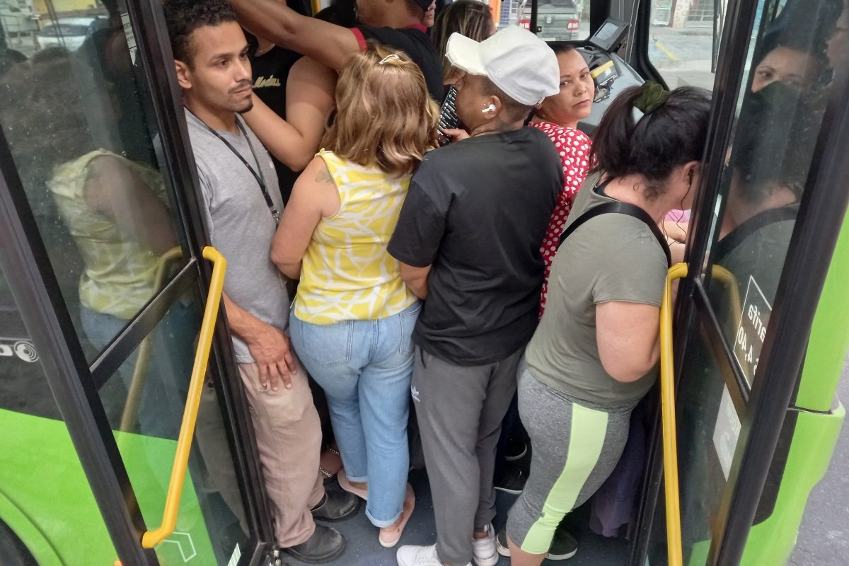 Veja como pagar menos no trem, metrô e ônibus, mesmo com aumento em SP