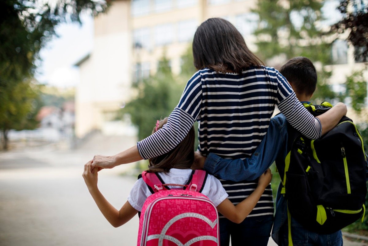 Entenda como a mudança de escola impacta a saúde mental das crianças