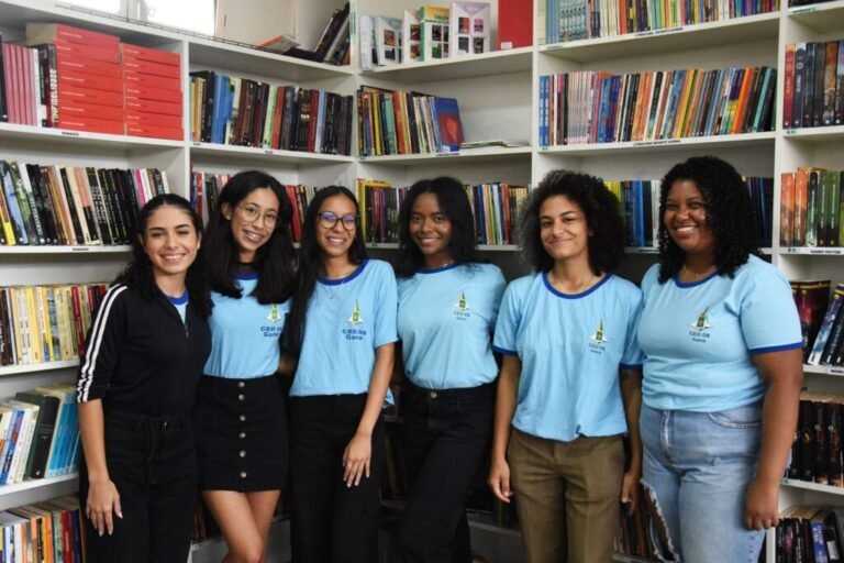 Estudantes do CED 08 do Gama se destacam com notas superiores a 900 na redação do Enem Estudantes do CED 08 do Gama se destacam com notas superiores a 900 na redação do Enem