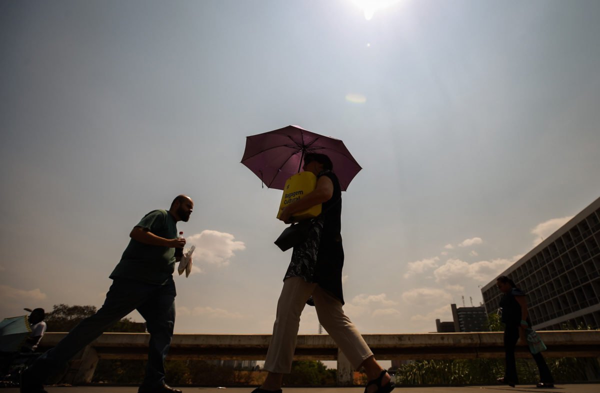 Veja dicas de como se cuidar para não passar mal no calor