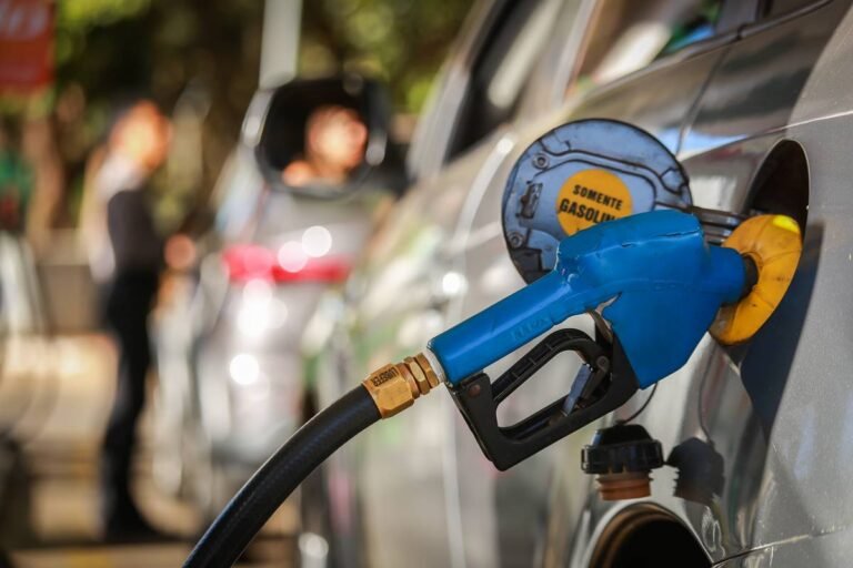Altas do ICMS e da Petrobras nos combustíveis começam neste sábado