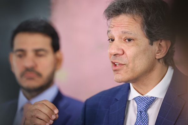 Haddad evita polêmica da comida e diz que recuo do dólar baixará preço