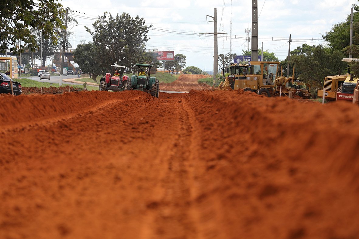 Obras na DF-020, em Planaltina, entram na fase de terraplanagem e já têm trechos concluídos