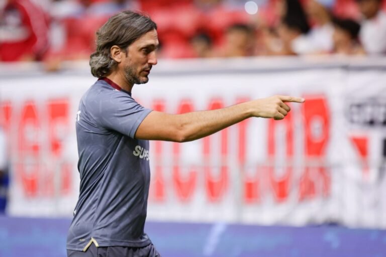 “Ter calma”, diz Luís Zubeldía sobre Ryan após empate do São Paulo “Ter calma”, diz Luís Zubeldía sobre Ryan após empate do São Paulo