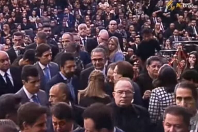 Velório da bispa Keila em SP reúne Tarcísio, Nunes e Bolsonaro Velório da bispa Keila em SP reúne Tarcísio, Nunes e Bolsonaro