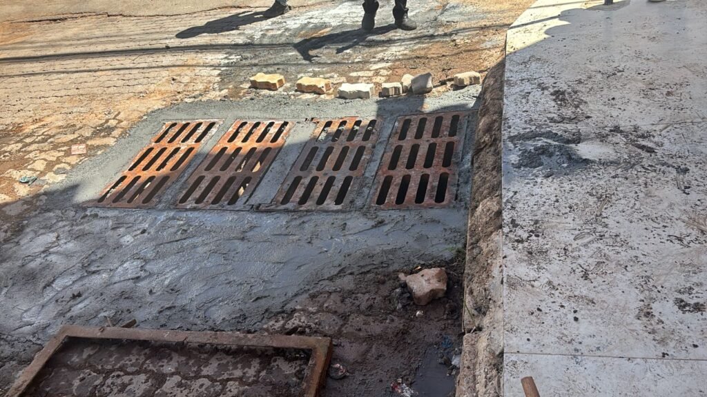 WhatsApp-Image-2025-02-27-at-10.59.31-1-1024x576 Administração da Estrutural com Apoio da Novacap Realiza Manutenção nas Bocas de Lobo da QD 06 CONJ 14 E 16, Setor Leste