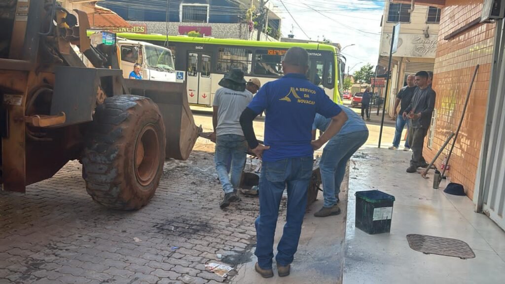 WhatsApp-Image-2025-02-27-at-10.59.31-1024x576 Administração da Estrutural com Apoio da Novacap Realiza Manutenção nas Bocas de Lobo da QD 06 CONJ 14 E 16, Setor Leste
