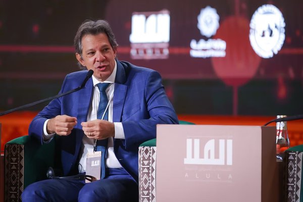 Haddad conclui giro pelo Oriente Médio e volta a encarar desgastes