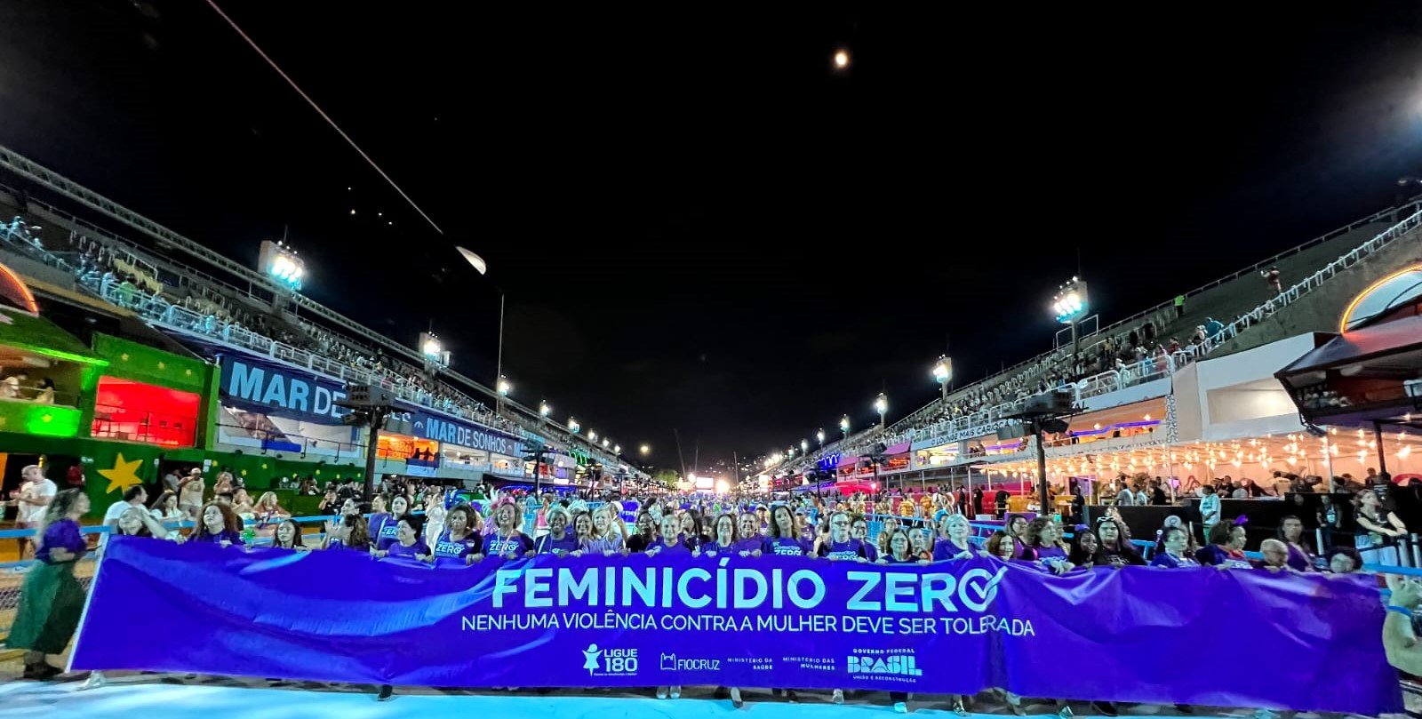 Ministério das Mulheres abre desfile das campeãs do Rio com a comissão de frente do Feminicídio Zero