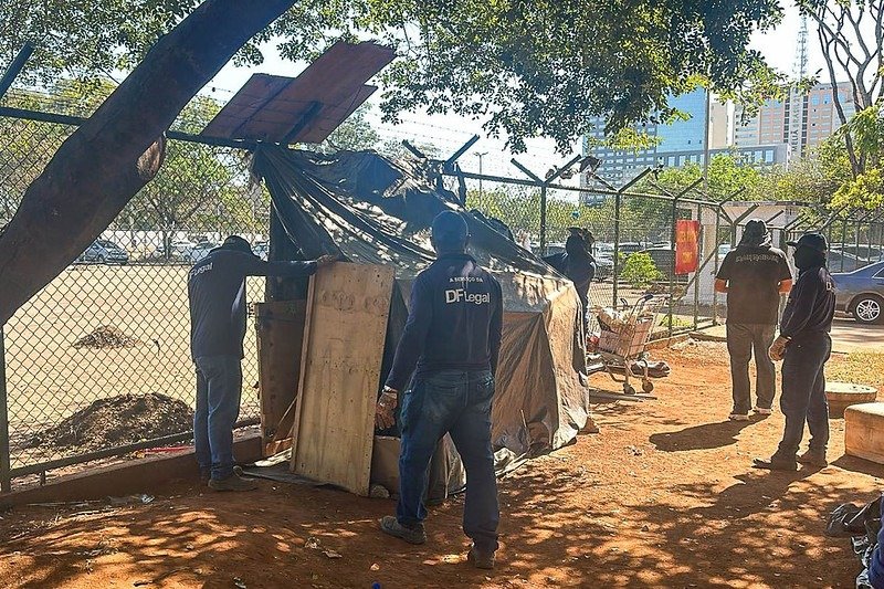 Ação de acolhimento do GDF atende 37 pessoas em situação de rua no Plano Piloto