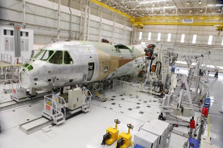Lula no Japão: Embraer assina venda de 15 jatos para empresa japonesa